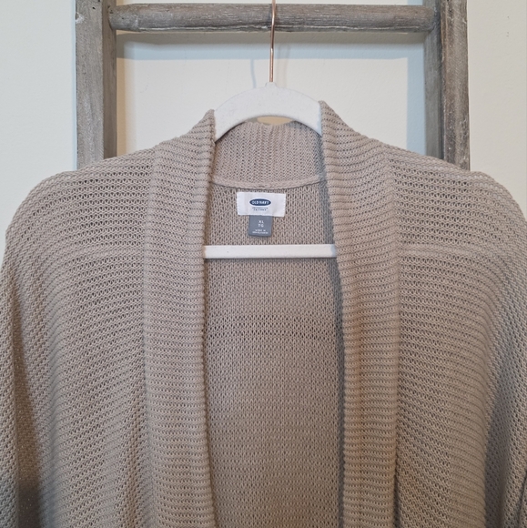⭐️40% Off⭐️ Old Navy Cozy Beige Open-Front Short Sleeve Sweater - Picture 2 of 10